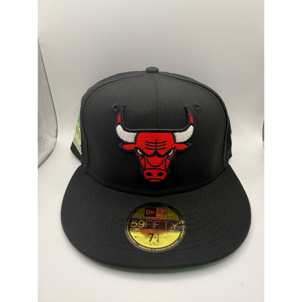 New Era 59Fifty Chicago Bulls 6X NBA Champions Fitted Cap Size 7 1/4 Black & Red
